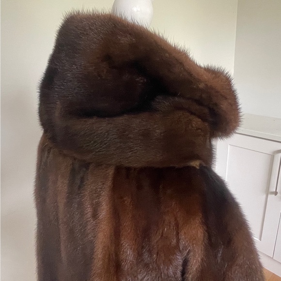 SOLD:Spectacular designer Mink coat with detailing on cuffs and shoulder. Size L - Picture 3 of 15